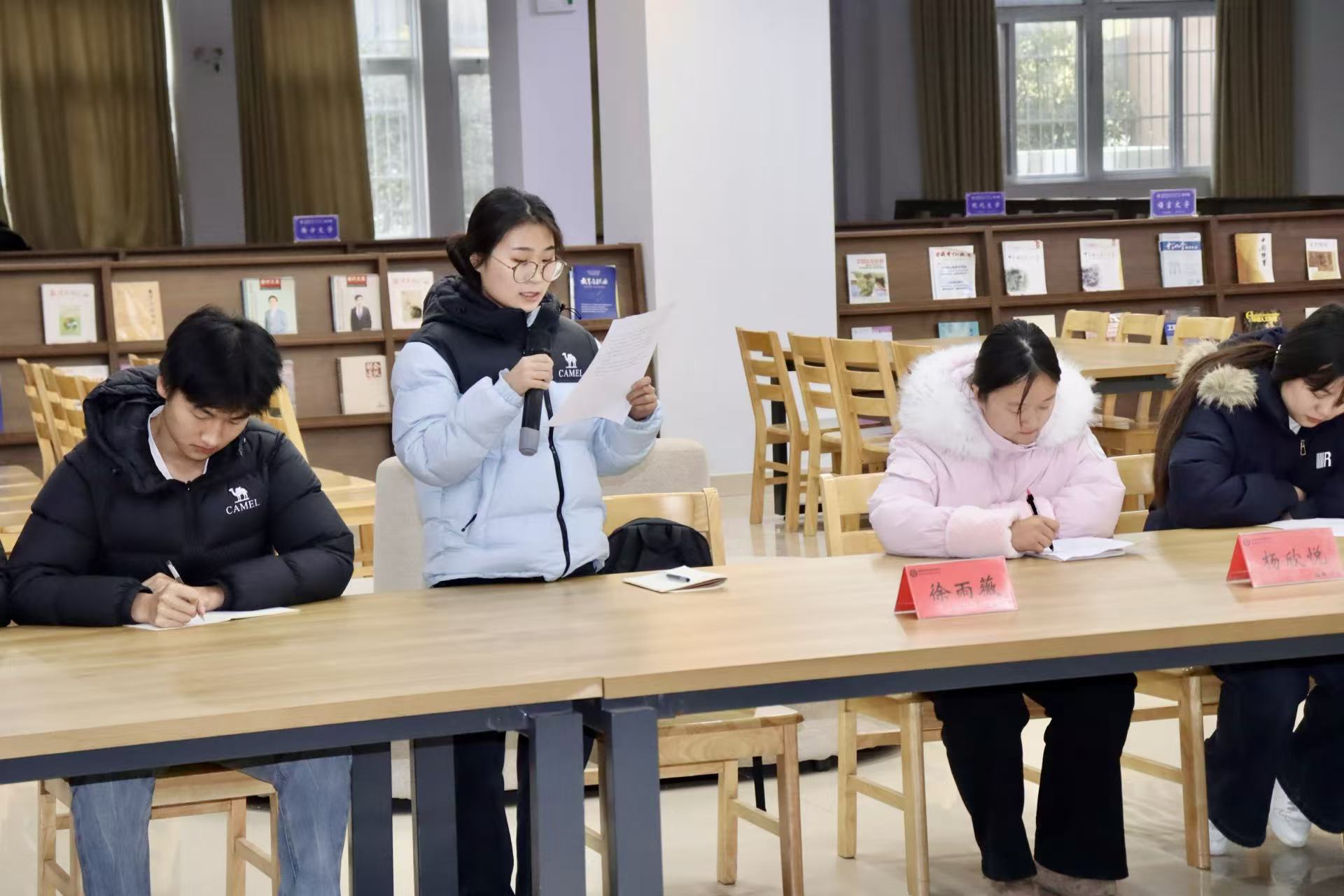 1学生发言.jpg
