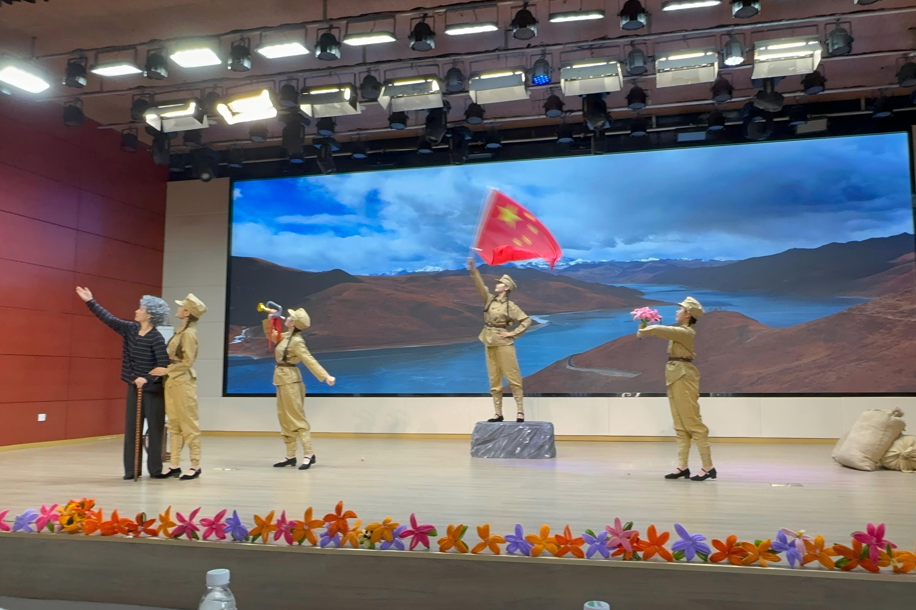 舞台1.jpg