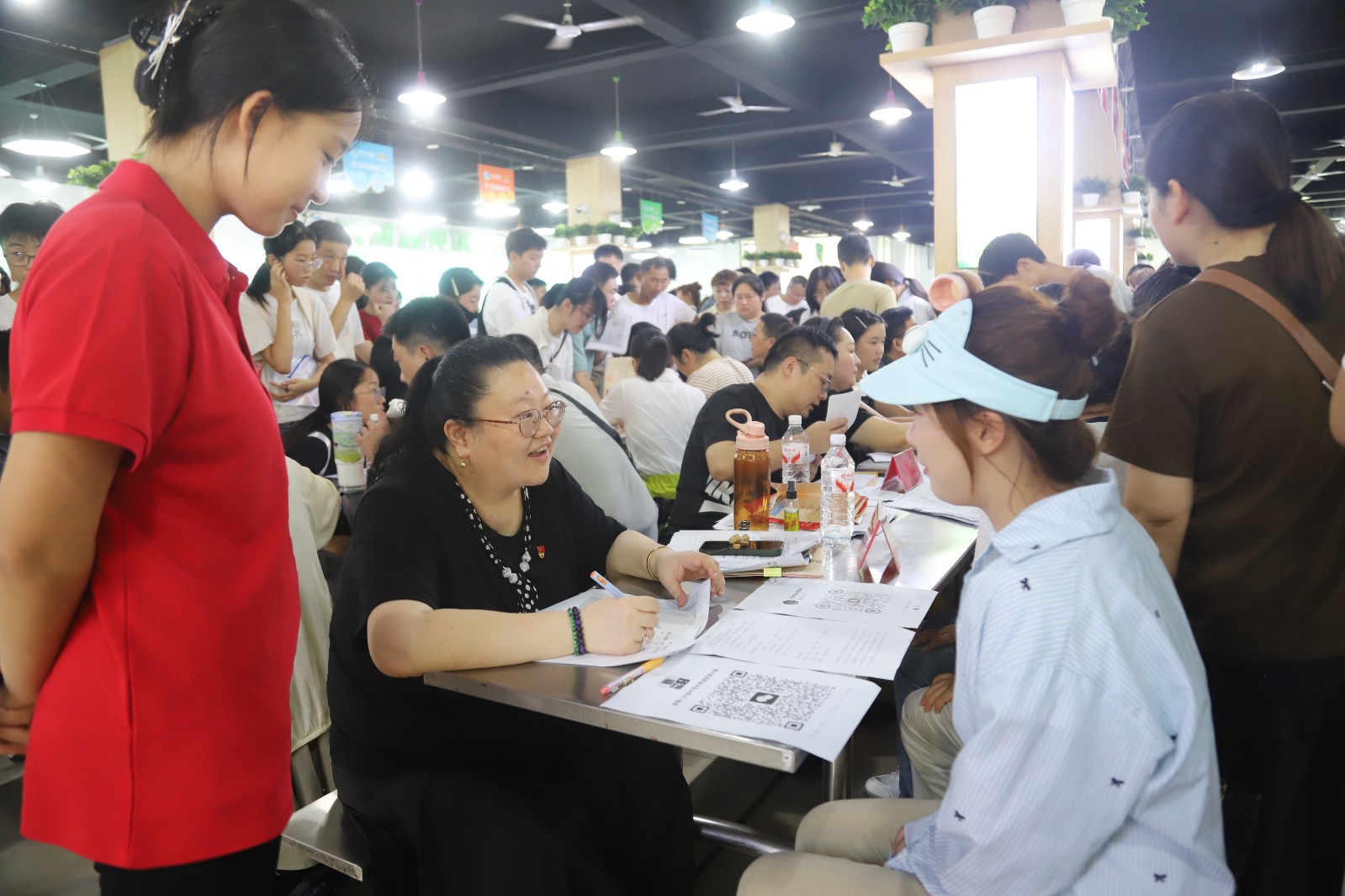 报道现场-2.jpg 报道现场-2.jpg