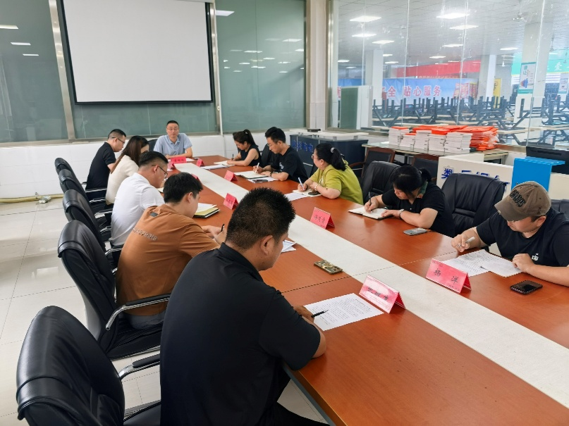26.9.10（图）守护校园食品安全 我校召开新学期食品安全调度会.png