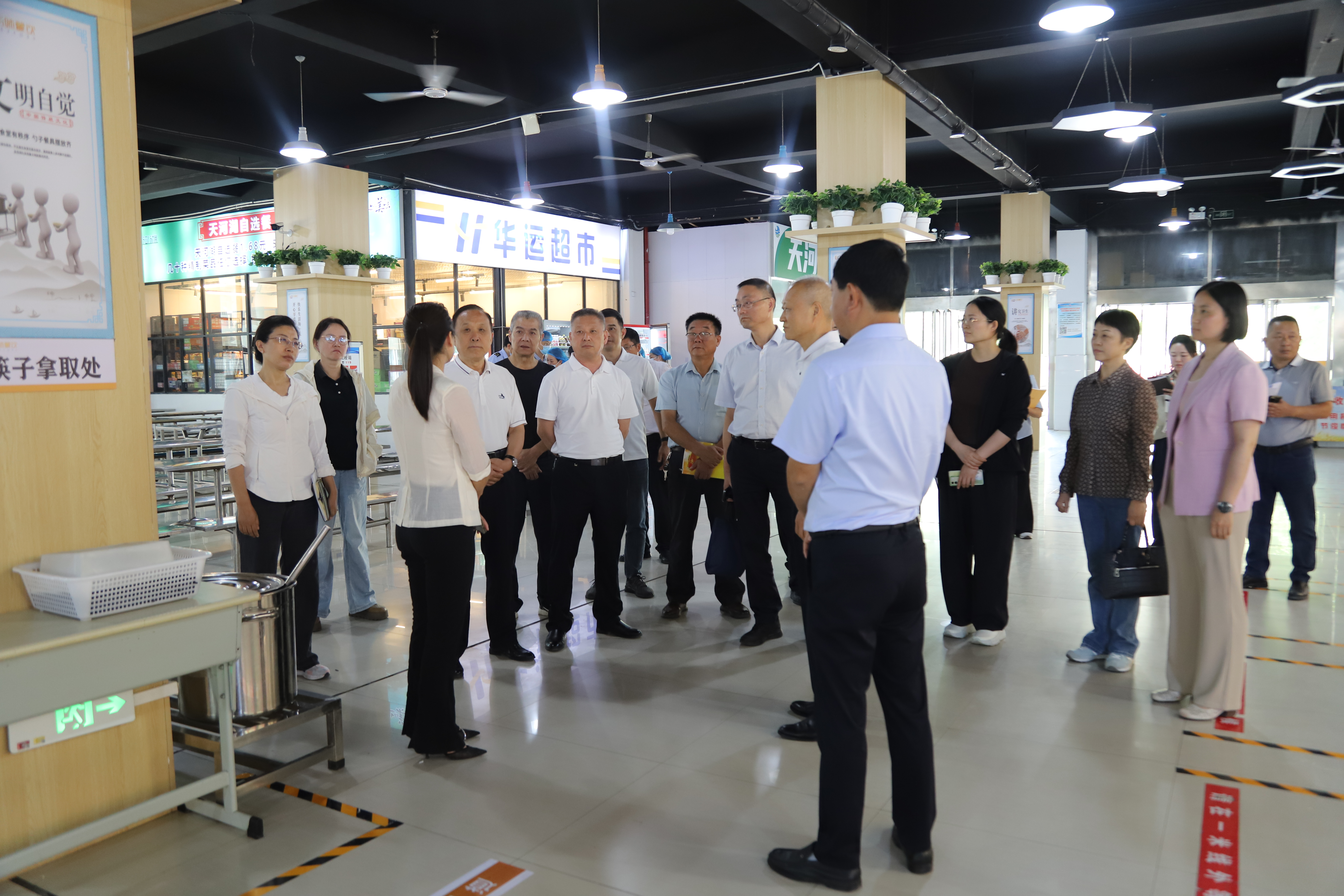 9.12（图一）淮上区食品安全全链条监管工作调研座谈会在我校召开.jpg